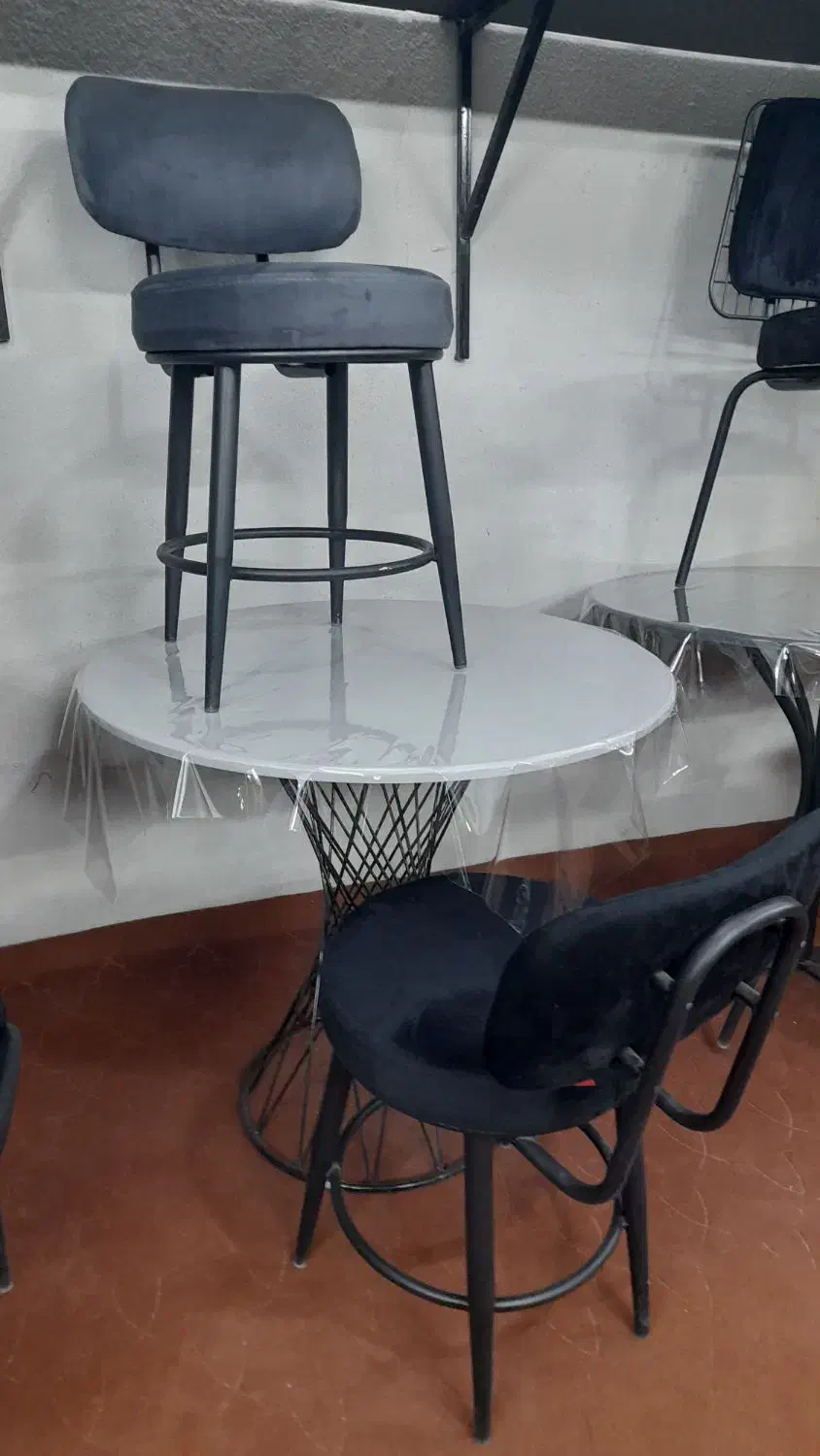 میز‌جمع‌شوصفحه‌گردومربع|میز و صندلی غذاخوری|حمیدیا, |دیوار