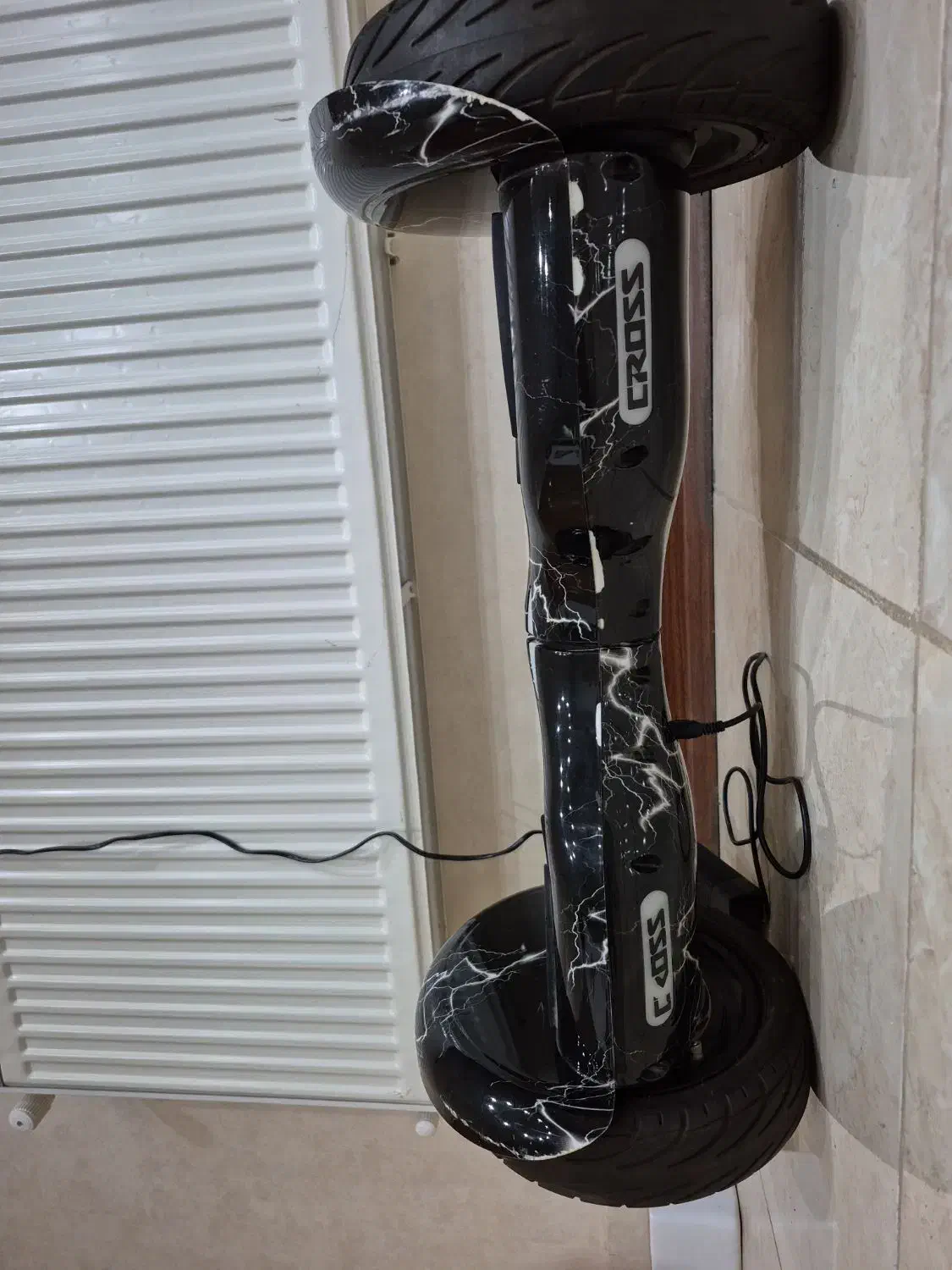 اسکوتر برقی|دوچرخه، اسکیت، اسکوتر|ایوان, |دیوار