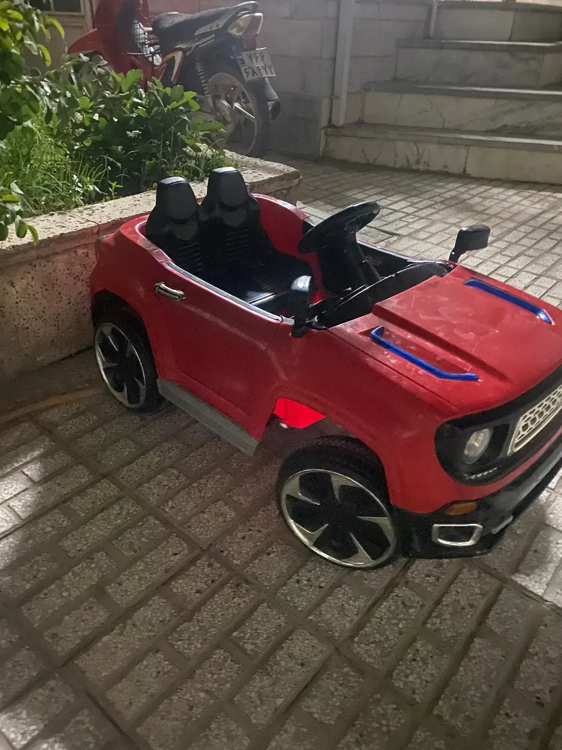 ماشین شارژی|اسباب‌بازی بچه|تربت‌حیدریه, شهرک ولیعصر|دیوار