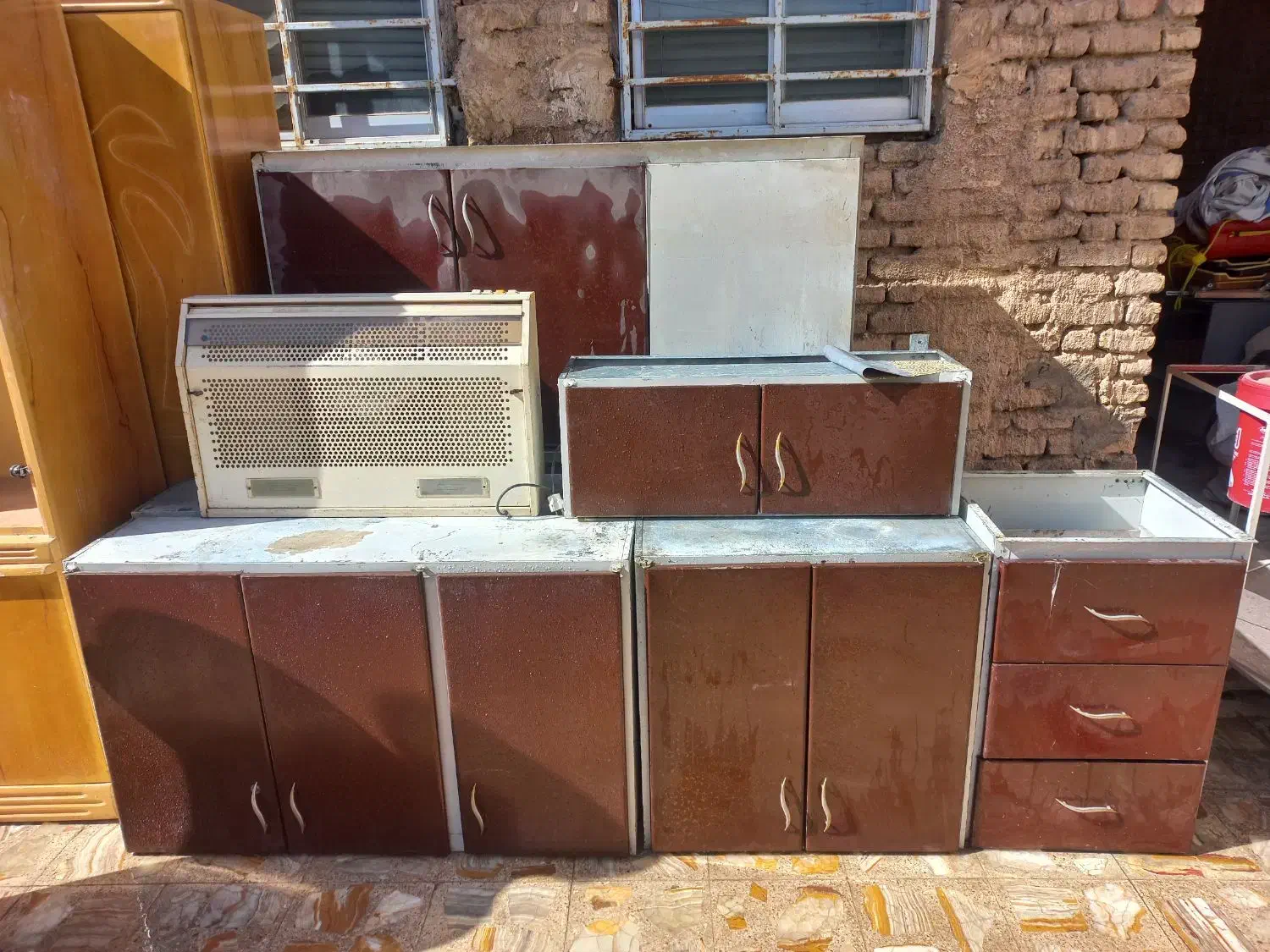 کابینت فلزی با هود و سینک دوقلو سالم و تمیز|آب‌چکان و نظم‌دهنده ظروف|دزفول, |دیوار
