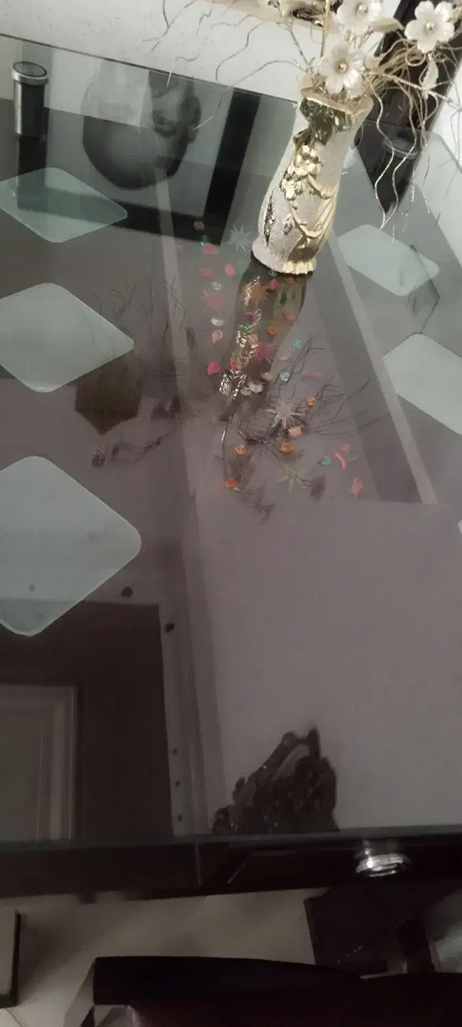 میز ناهاری ۴ نفره سالم و نو با بهترین چوب|میز و صندلی غذاخوری|فردوس (خراسان), |دیوار