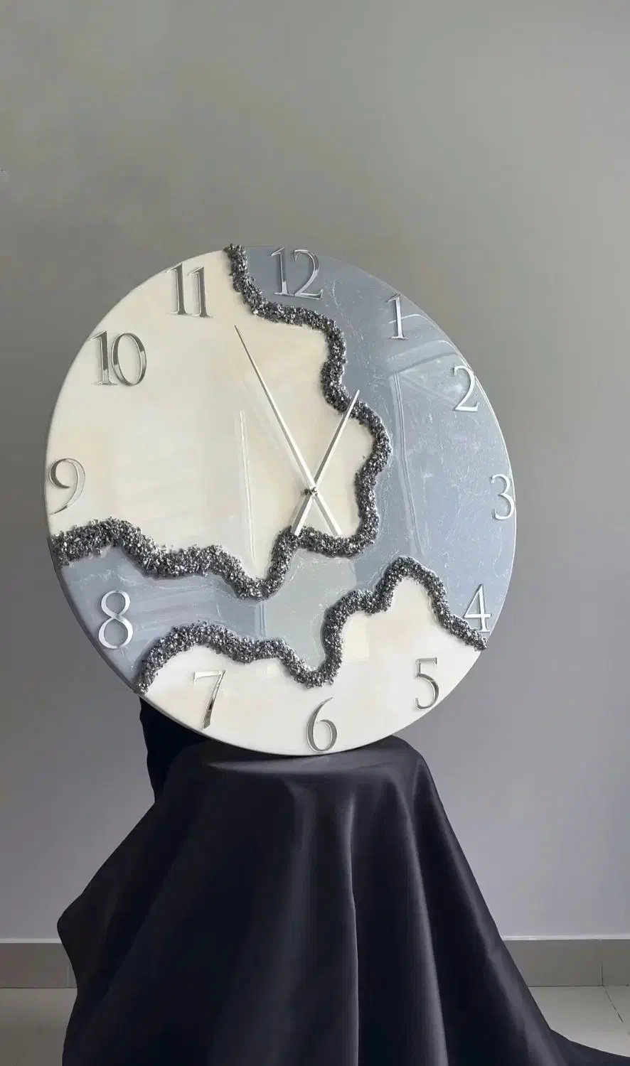 ساعت دیواری طوسی رنگ|ساعت دیواری و تزئینی|کرج, عظیمیه|دیوار