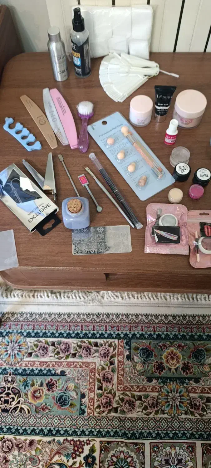 وسایل کاشت ناخن بصورت کامل و بسیار تمیز|آرایشی، بهداشتی، درمانی|رودهن, |دیوار