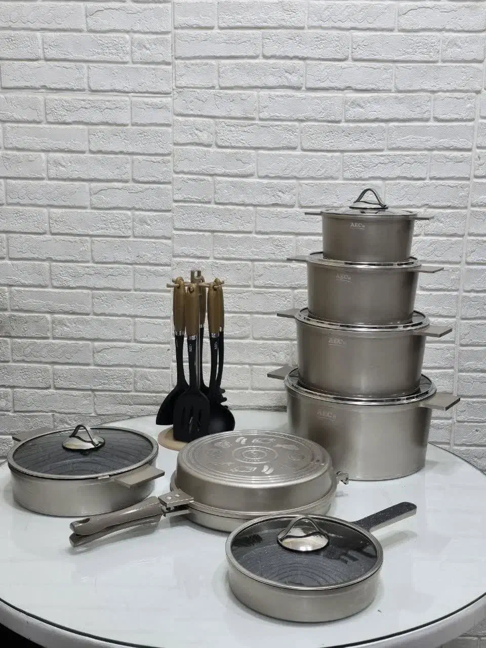 سرویس چدن کامل AEC|ظروف پخت‌وپز|قم, علی آباد سعدگان|دیوار