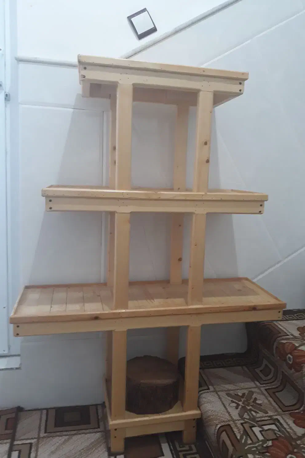 استند گل در چهار طبقه|گل و گیاه طبیعی|قم, هفت تیر|دیوار