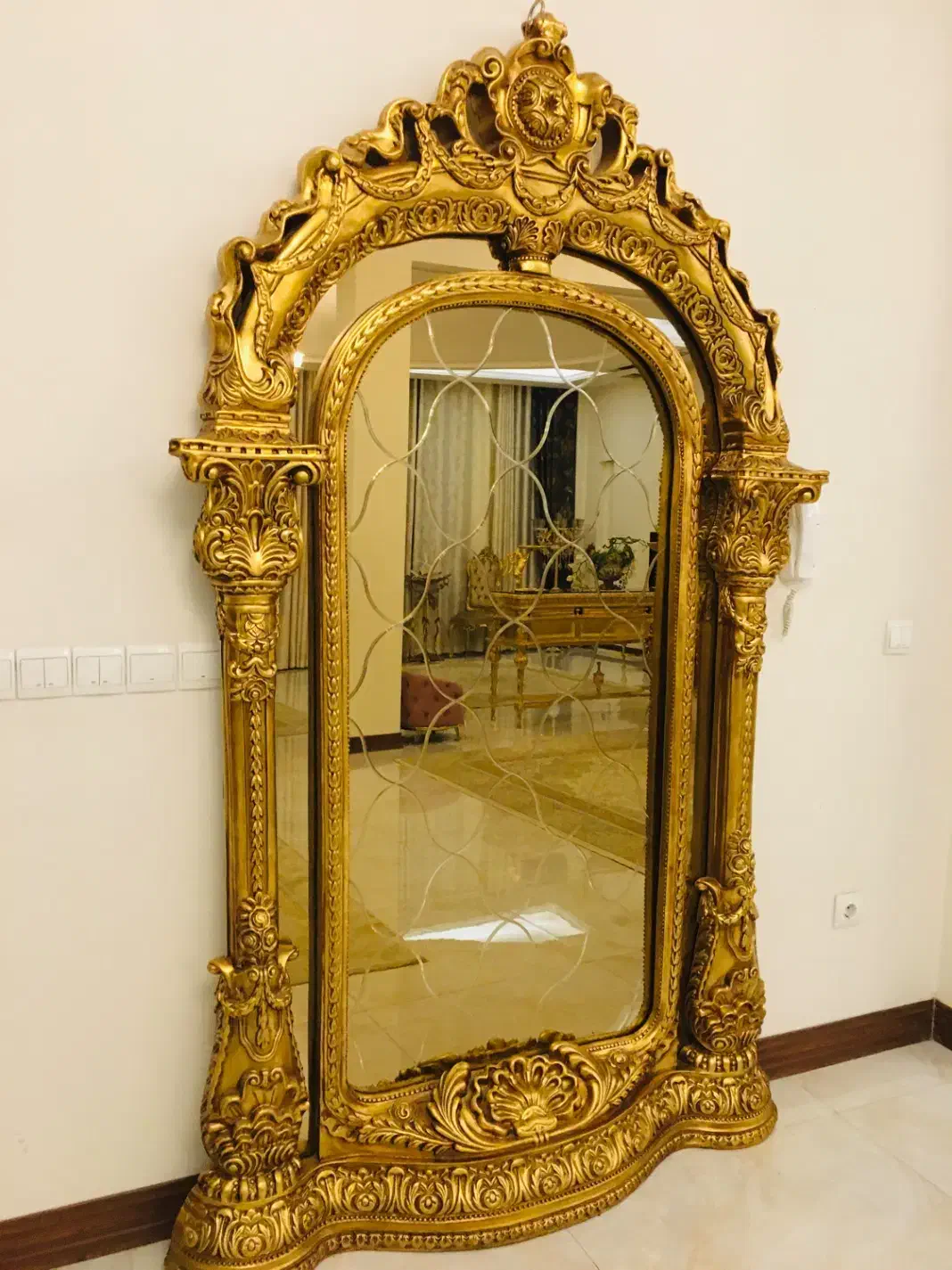 آینه درباری|آینه|تهران, گلستان (شهرک راه آهن)|دیوار