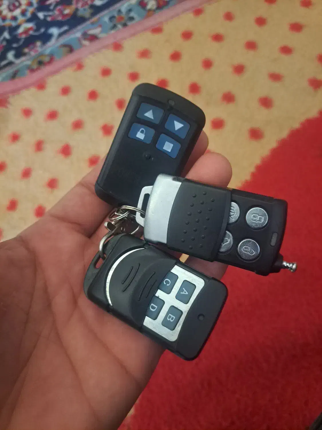 دسته ریموت پیدا شده|اشیا|دورود, |دیوار