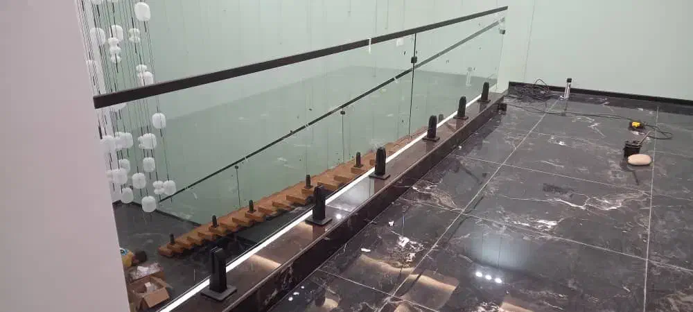 نرده شیشه ای سکوریت لمینیت راه‌پله اسپیگات|خدمات پیشه و مهارت|چهاردانگه (تهران), |دیوار