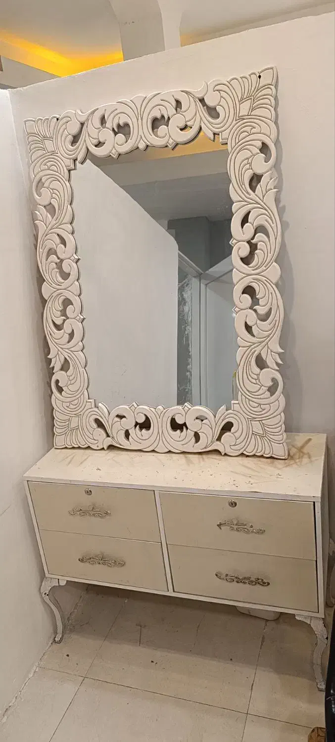 میزناخن دونفره دو نیم تکی یکو دویست آینه کنسول|آرایشگاه و سالن‌های زیبایی|خرم‌آباد, |دیوار