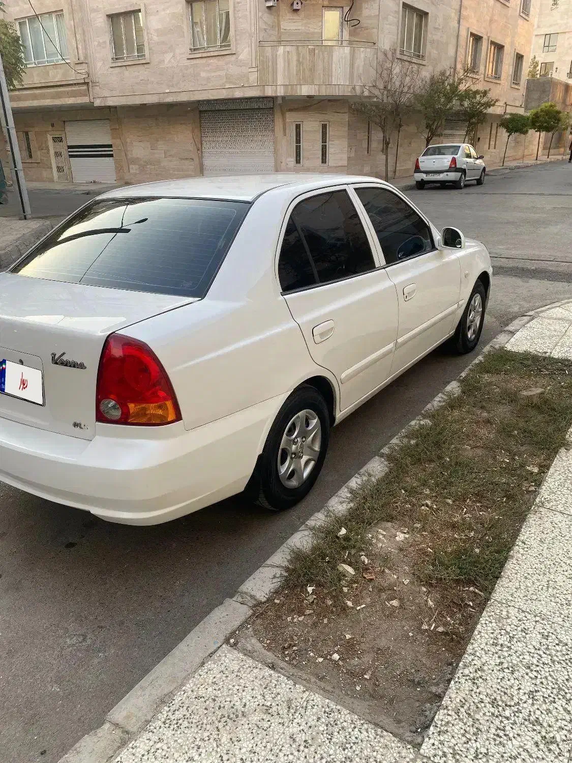 هیوندا ورنا بی رنگ کم کار استثنائی|خودرو سواری و وانت|مشهد, دانشجو|دیوار