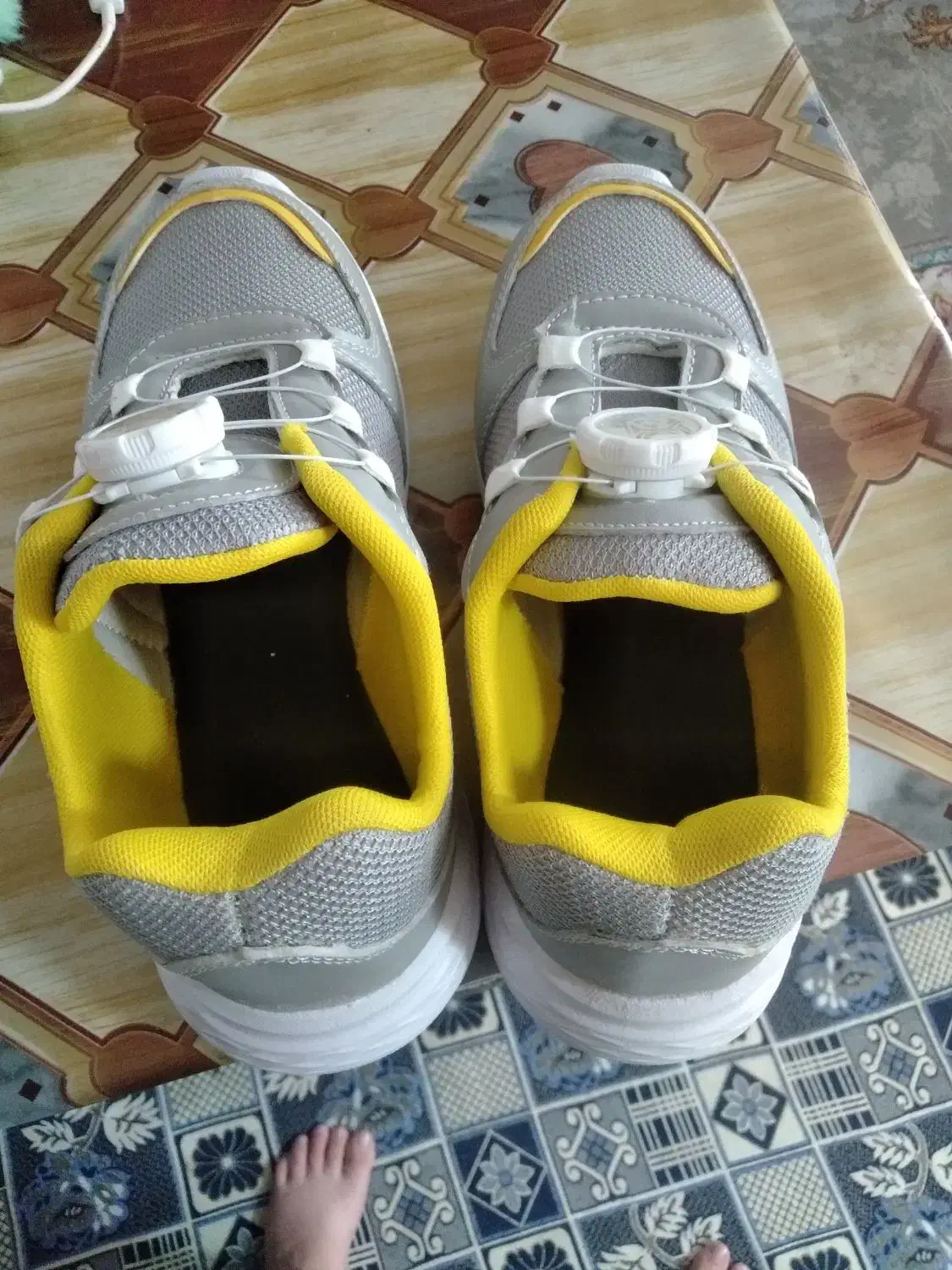 کتونی اسپرت|کیف، کفش، کمربند|قیدار, |دیوار