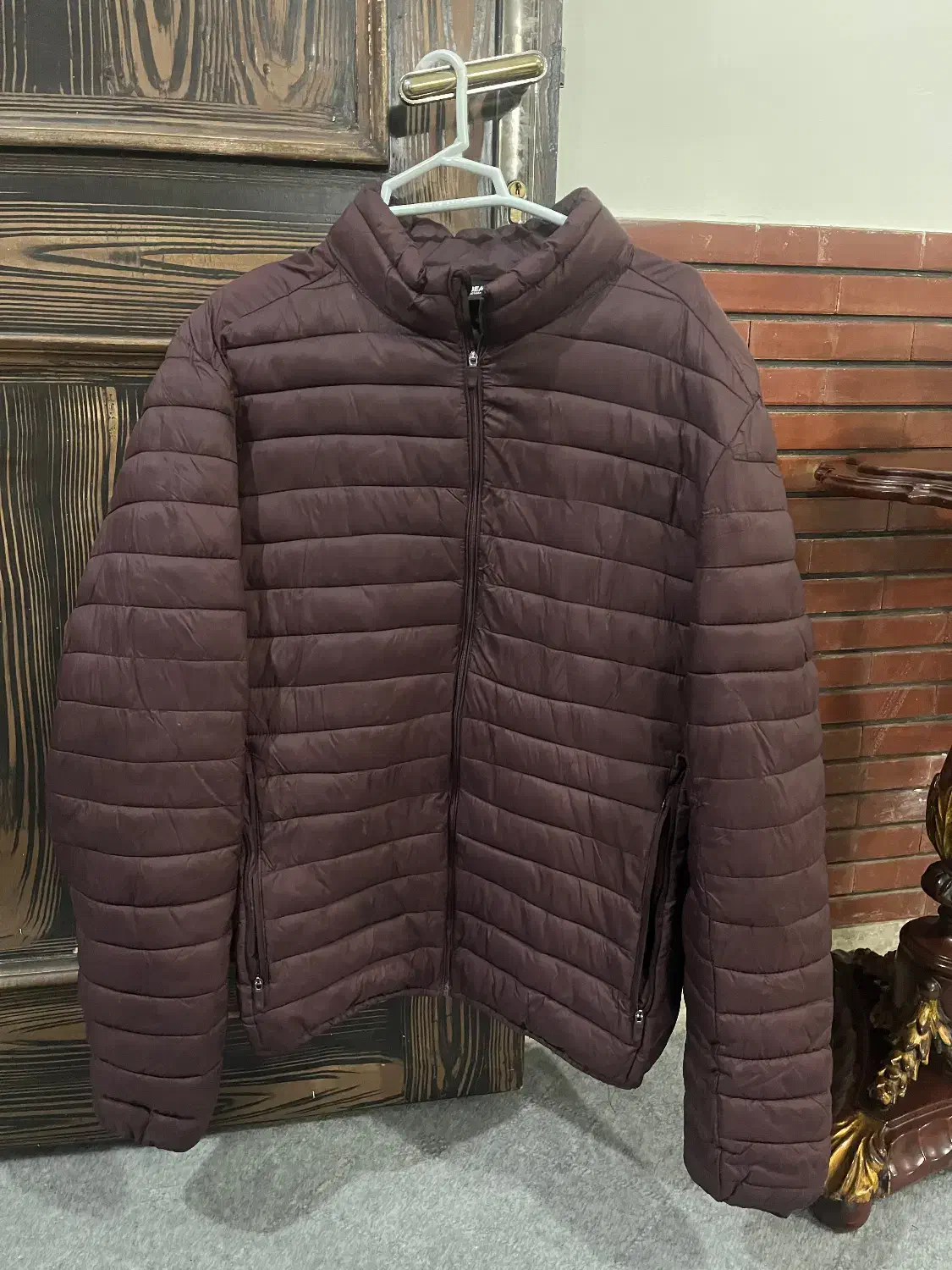 کاپشن|لباس|بروجرد, |دیوار