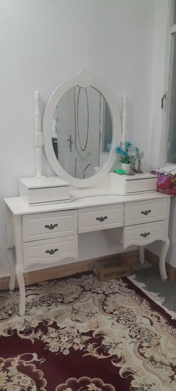 میز آرایشی|آینه|قم, چهل درخت‎|دیوار