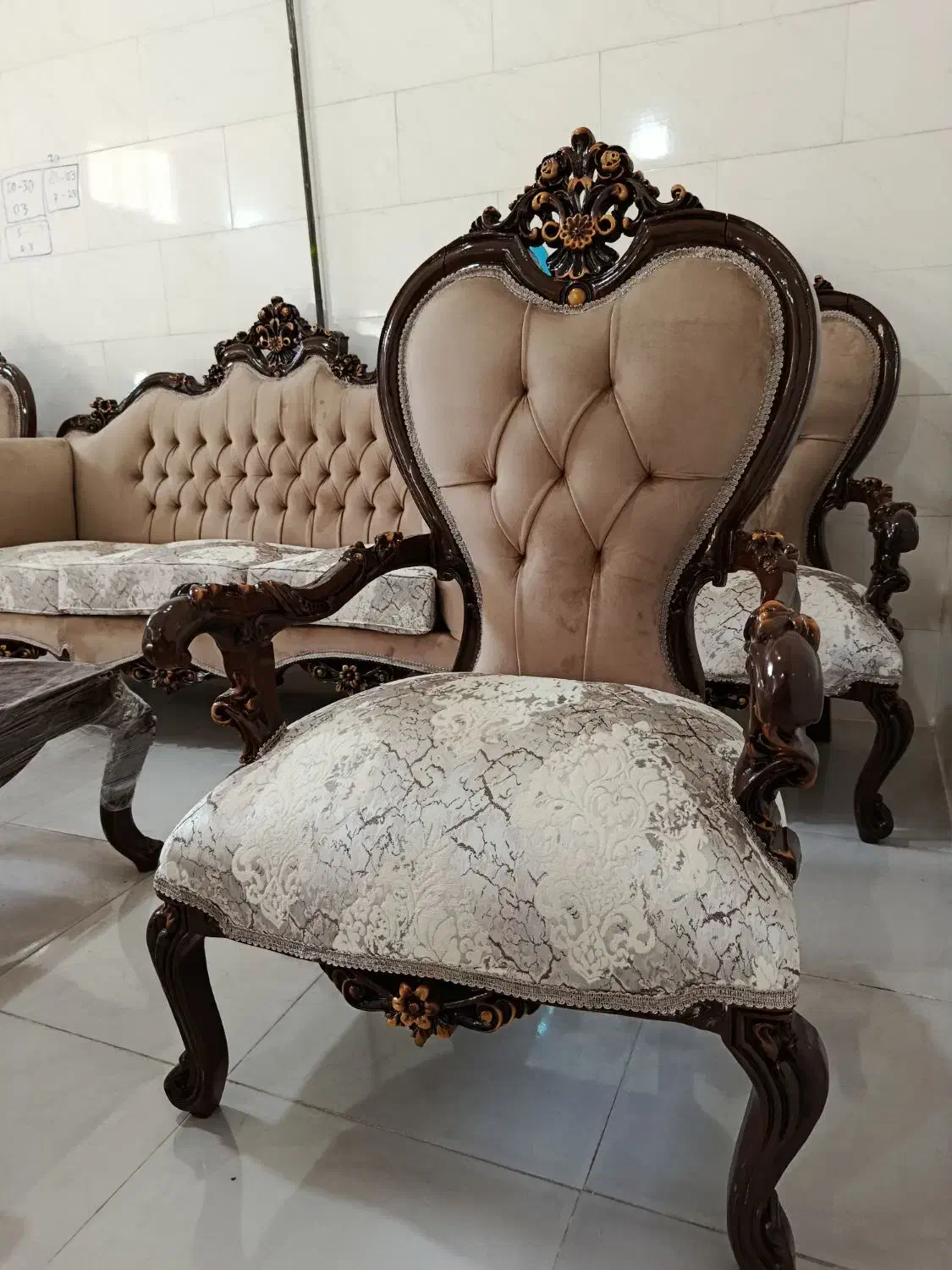 مبل سلطنتی کلاسیک مدل افسون 7نفره با جلو مبلی|مبلمان خانگی و میز عسلی|تبریز, |دیوار