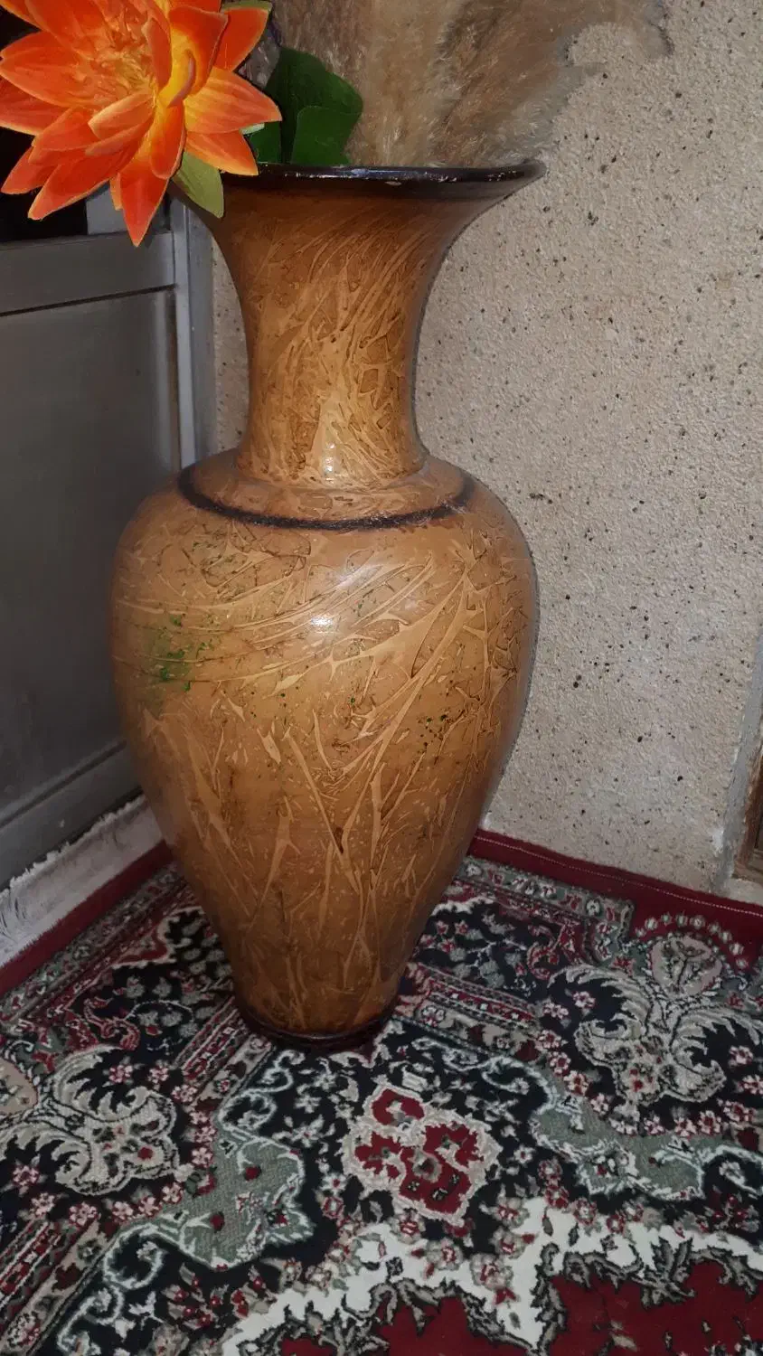 گلدون کوزه ایی، قوه ایی روشن خوشرنگ|گل مصنوعی|آستانه اشرفیه, |دیوار