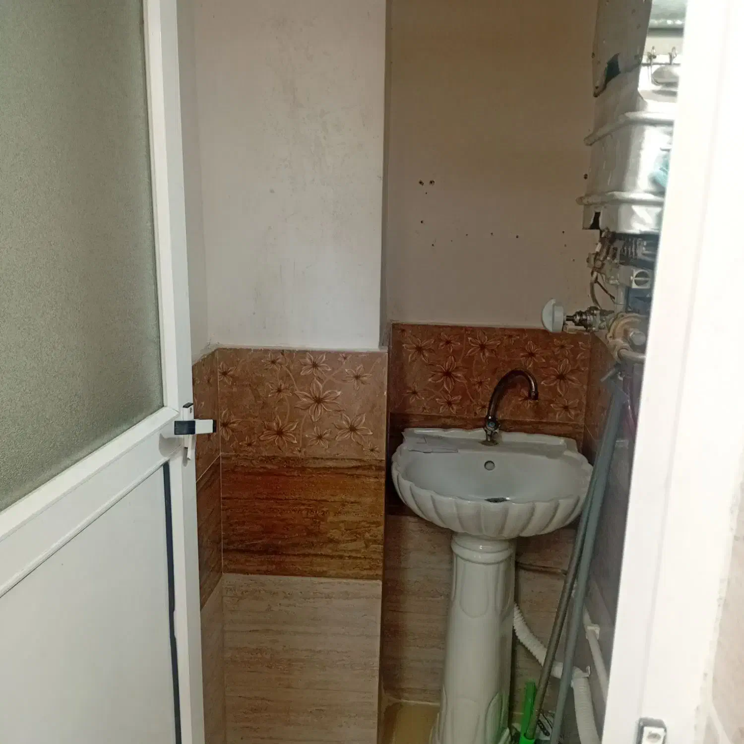 اجاره مغازه ۱۴متری باسرویس بهداشتی|اجارهٔ مغازه و غرفه|رشت, حمیدیان|دیوار