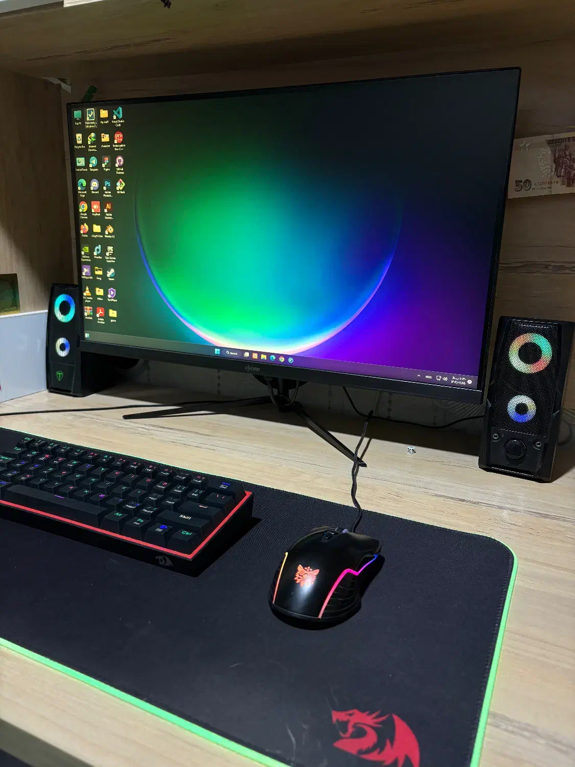 کامپیوتر گیمینگ کامل با همه وسایل|رایانه رومیزی|کرج, مصباح|دیوار