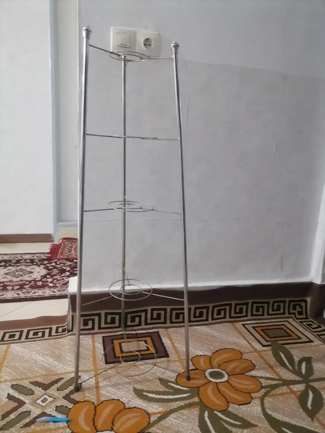 پایه قابلمه|آب‌چکان و نظم‌دهنده ظروف|گلبهار, شهر جدید گلبهار|دیوار