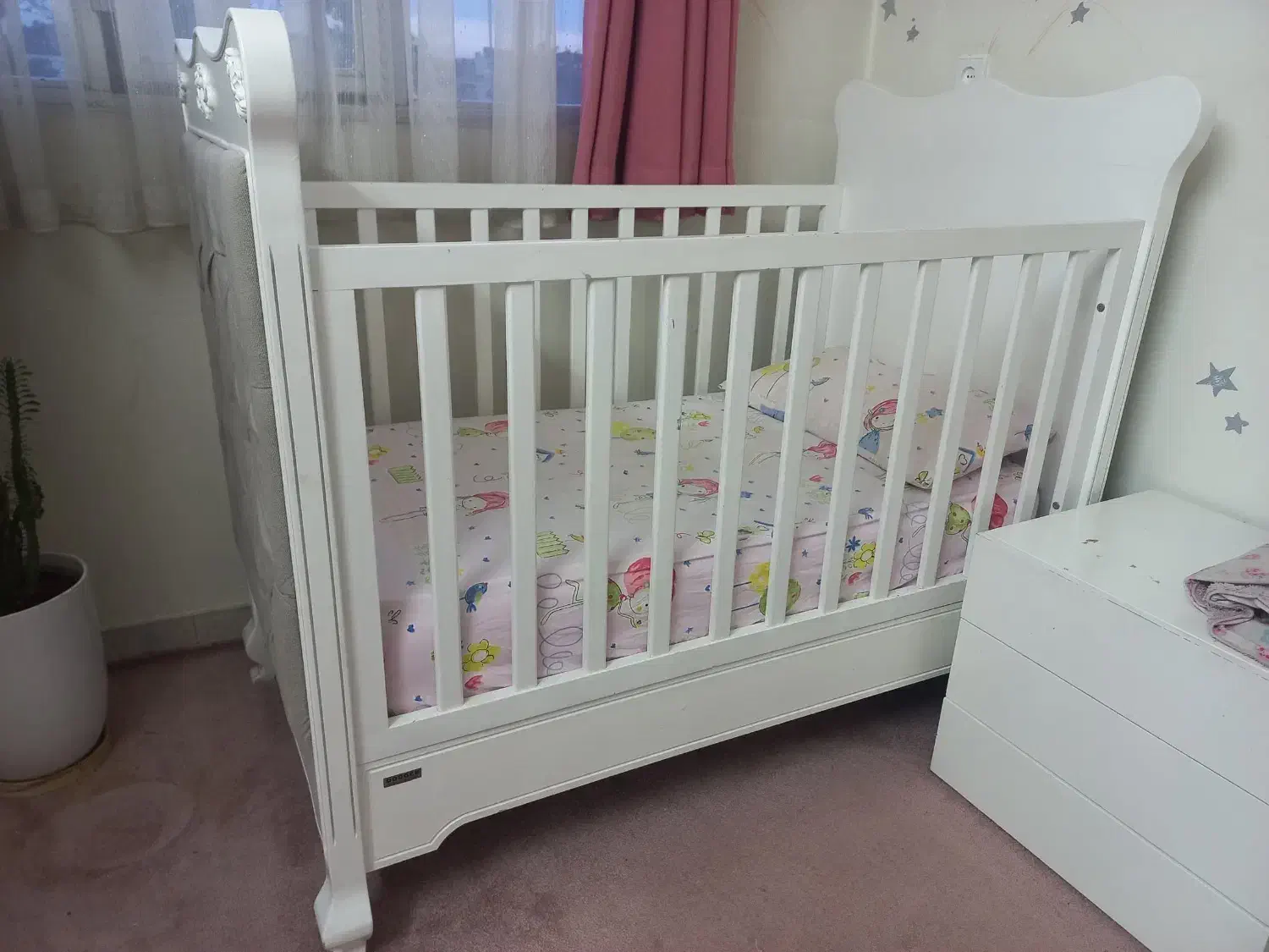 تخت کودک/در حد نو/اقتصادی|تخت و صندلی بچه|هشتگرد, شهرک بعثت|دیوار