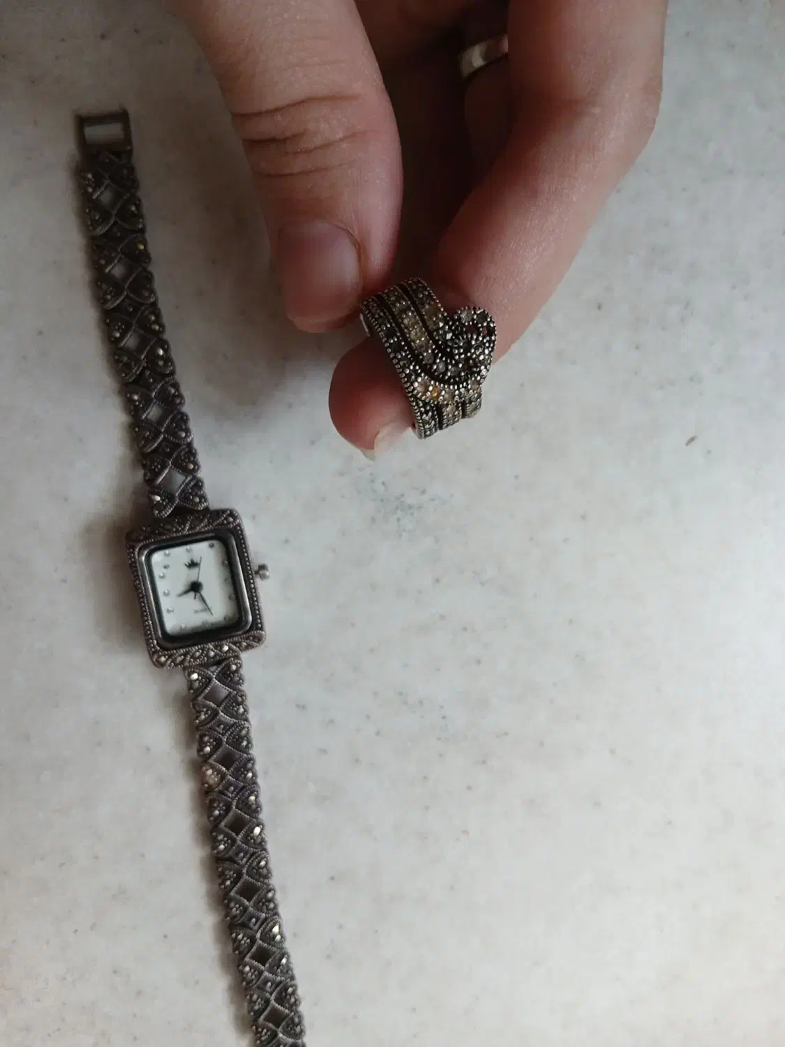 ساعت و انگشترهای نقره ی شیک|جواهرات|بابل, |دیوار