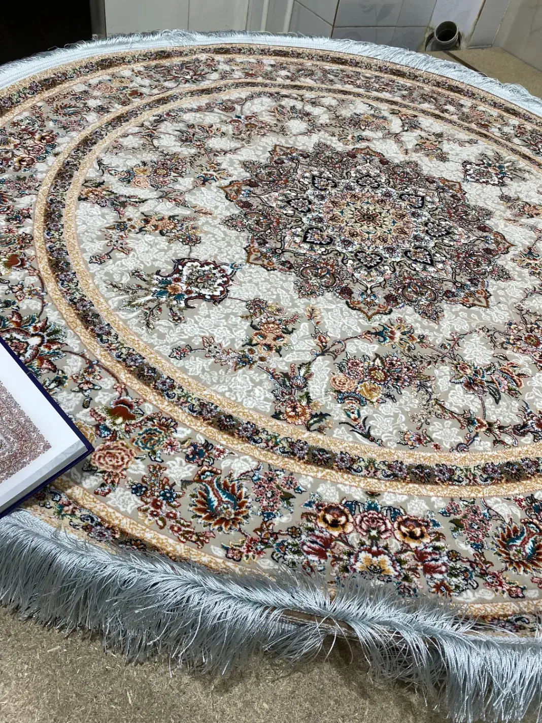 فرش ۱۲۰۰ شانه گرد زیبا|فرش|تبریز, |دیوار