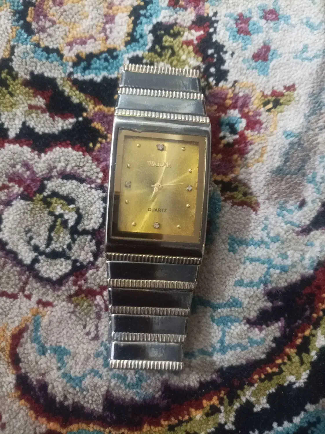 ساعت مچی در حد نو کاملا سالم فقط باتری ندار ه|ساعت|میانه, |دیوار