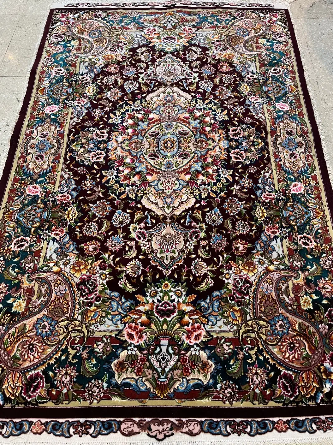 فرش زرنیم سالاری تبریز زمینه شرابی(ابریشم)|فرش|تهران, ایرانشهر|دیوار