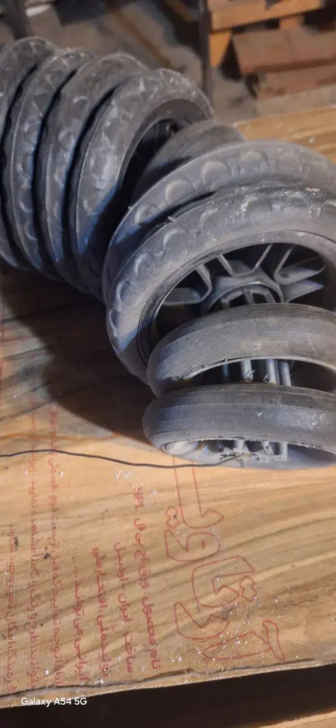 چرخ کالسکه|کالسکه و لوازم جانبی|بروجن, |دیوار