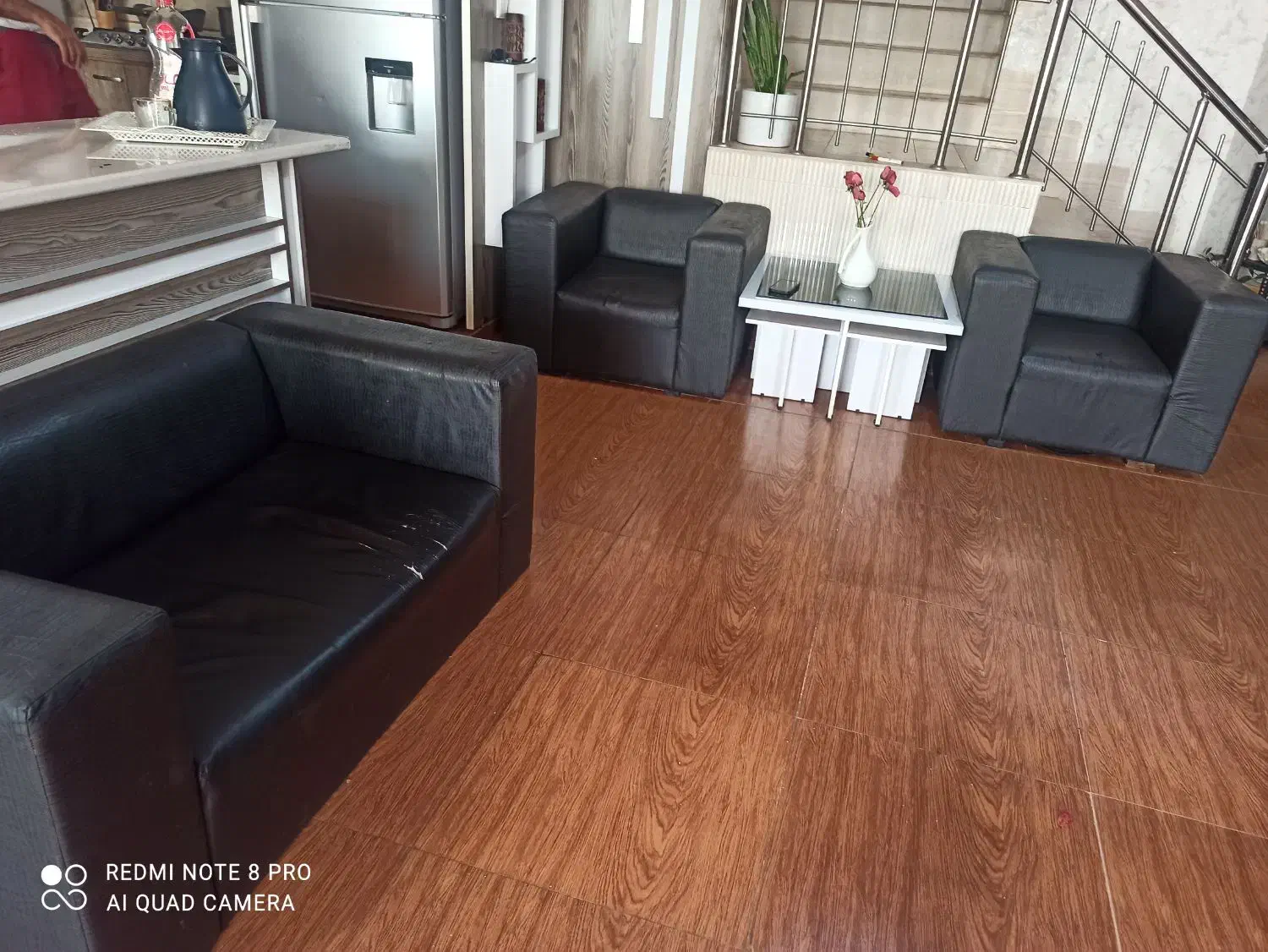 مبل ۴ نفره|مبلمان خانگی و میز عسلی|صدرا-فارس, فاز ۲|دیوار