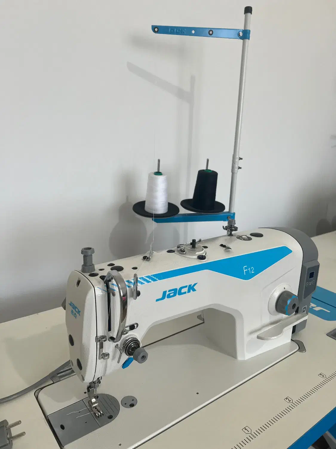 چرخ خیاطی|چرخ خیاطی و ریسندگی|حویق, |دیوار