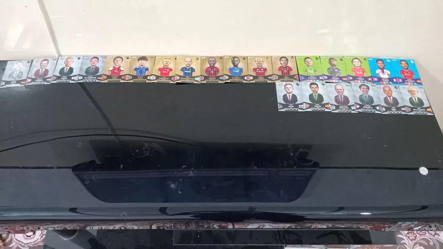 کیمدی نو|اسباببازی|بندر دیر, |دیوار