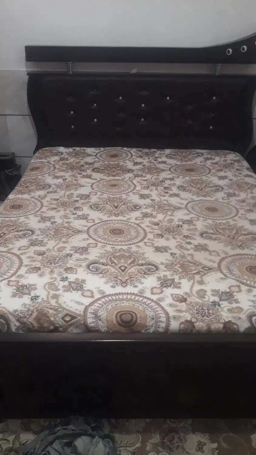 تخت و میز آرایش|تخت و سرویس خواب|اصفهان, قهجاورستان|دیوار