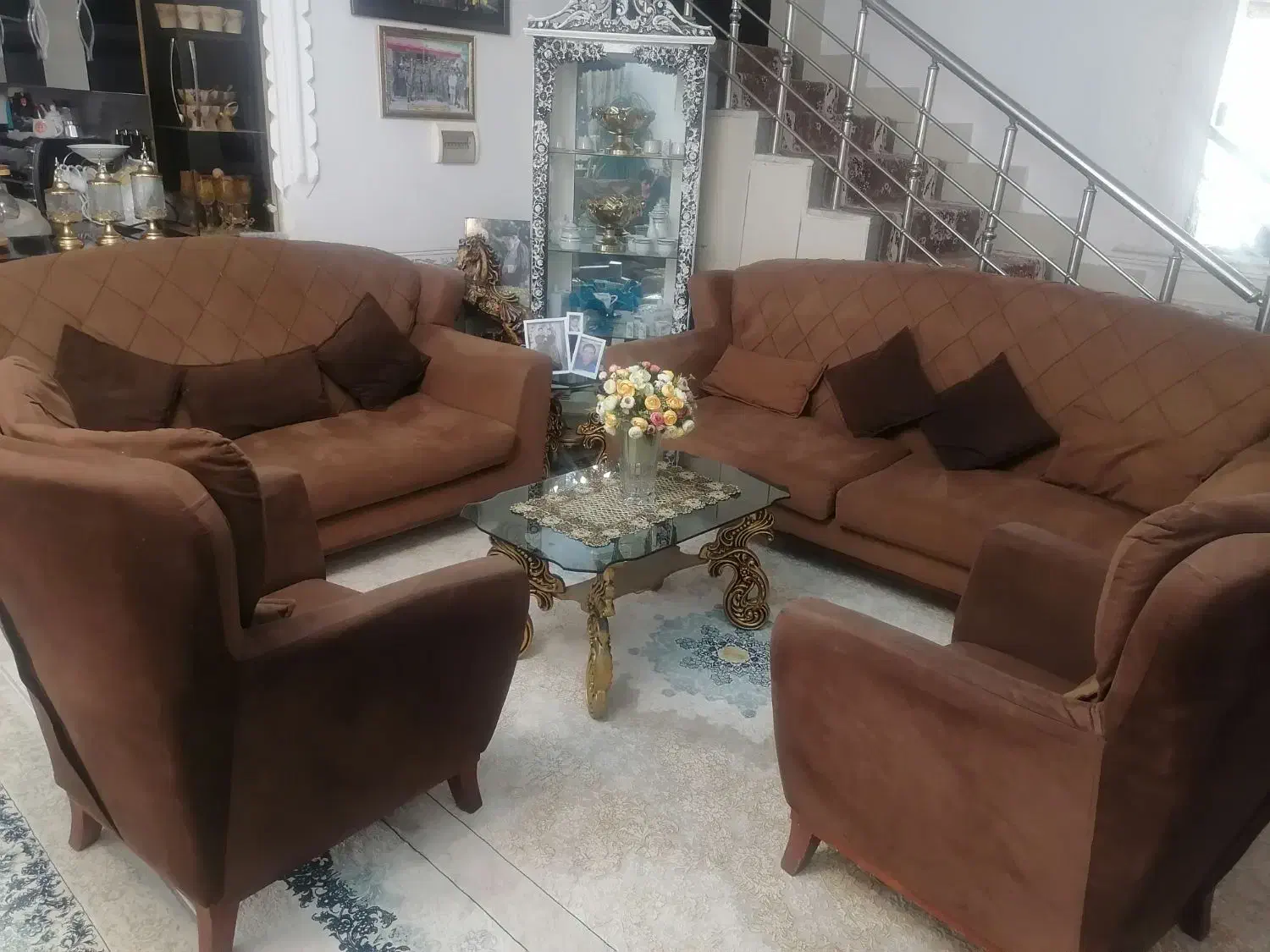 مبلمان راحتی ۷نفره درحدنو|مبلمان خانگی و میز عسلی|شیراز, گل سرخ|دیوار