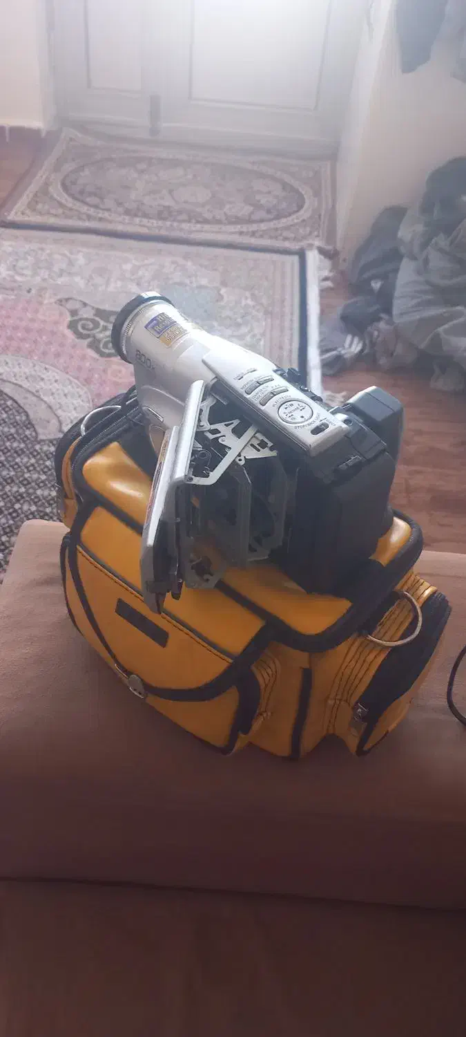 سلام فروش یک عدد دوربین فیلمبرداری بفروش میرسد|دوربین عکاسی و فیلم‌برداری|اردبیل, |دیوار