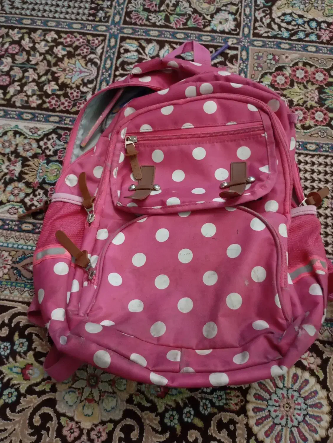 کیف مدرسه دخترانه|کیف، کفش، کمربند|رشت, پیرکلاچای|دیوار