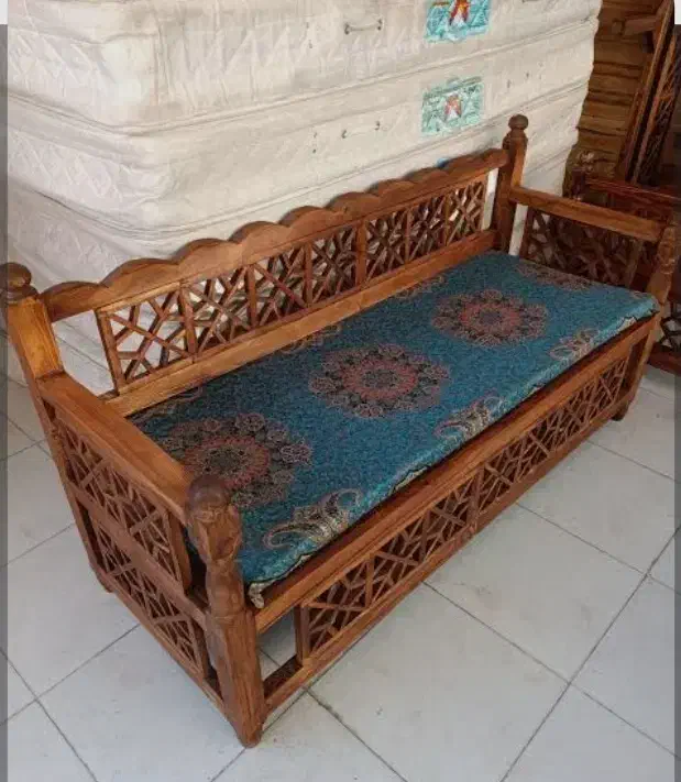 تولید انواع تخت های چوبی سنتی در سایزهای متنوع|مبلمان خانگی و میز عسلی|جهرم, |دیوار