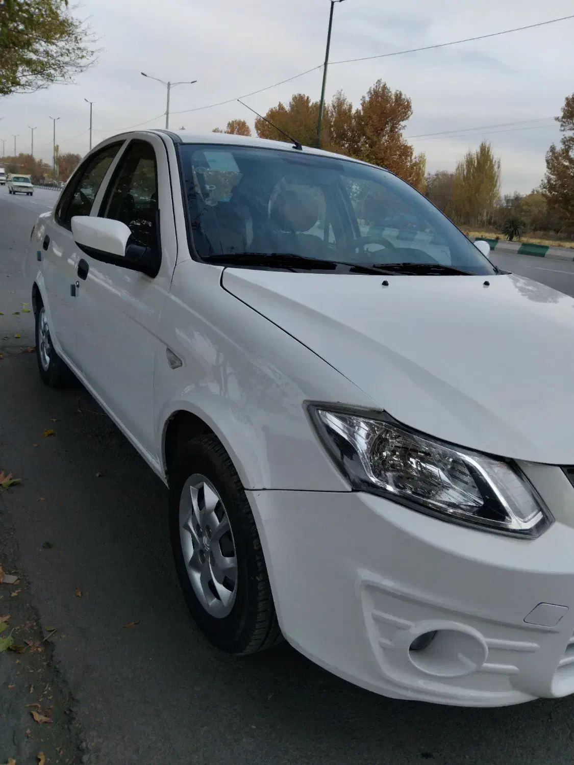 ساینا۹۸بدون رنگ درجه یک|خودرو سواری و وانت|بروجرد, |دیوار