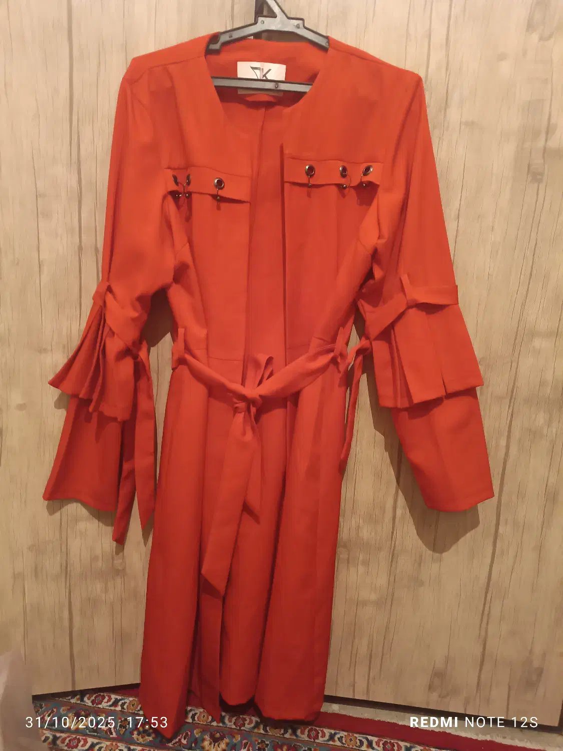 کت سفید ومشکی|لباس|کرمانشاه, |دیوار