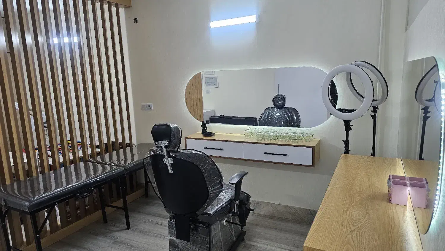 تکمیل کادر سالن زیبایی|استخدام درمانی، زیبایی، بهداشتی|فولادشهر, C4|دیوار