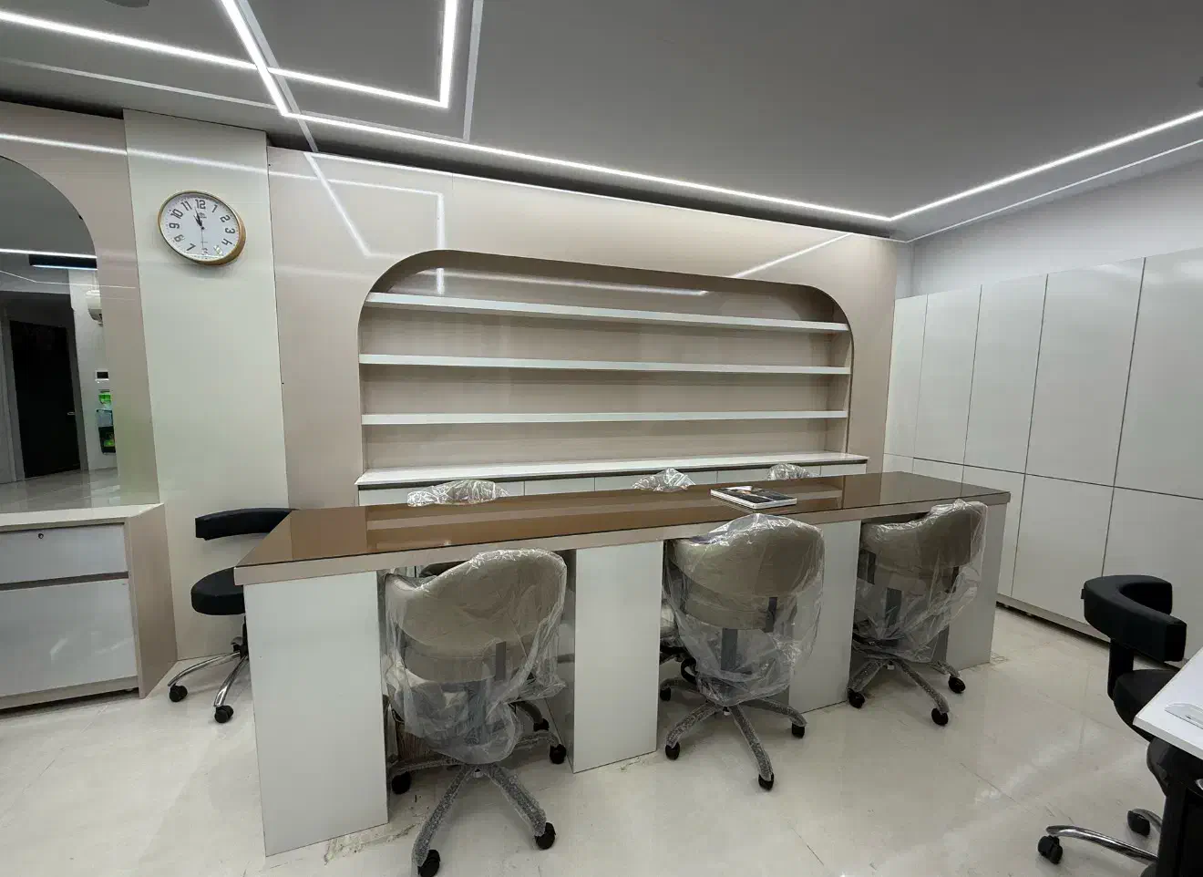 اجاره میز ناخن و صندلی و تخت مژه|آرایشگاه و سالنهای زیبایی|تهران, اختیاریه|دیوار