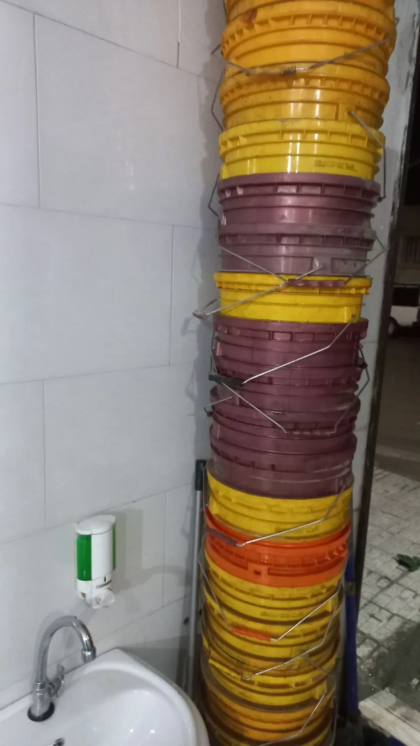 سطل خالی|لوازم نظافت|شیروان (خراسان), |دیوار