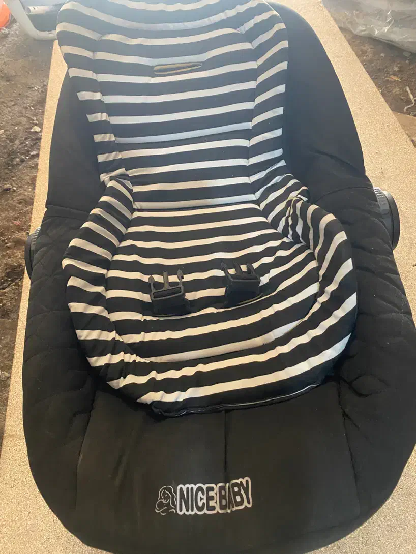 کریر، صندلی غذا و روروءک موزیکال|کالسکه و لوازم جانبی|رشت, سعدی (تختی)|دیوار