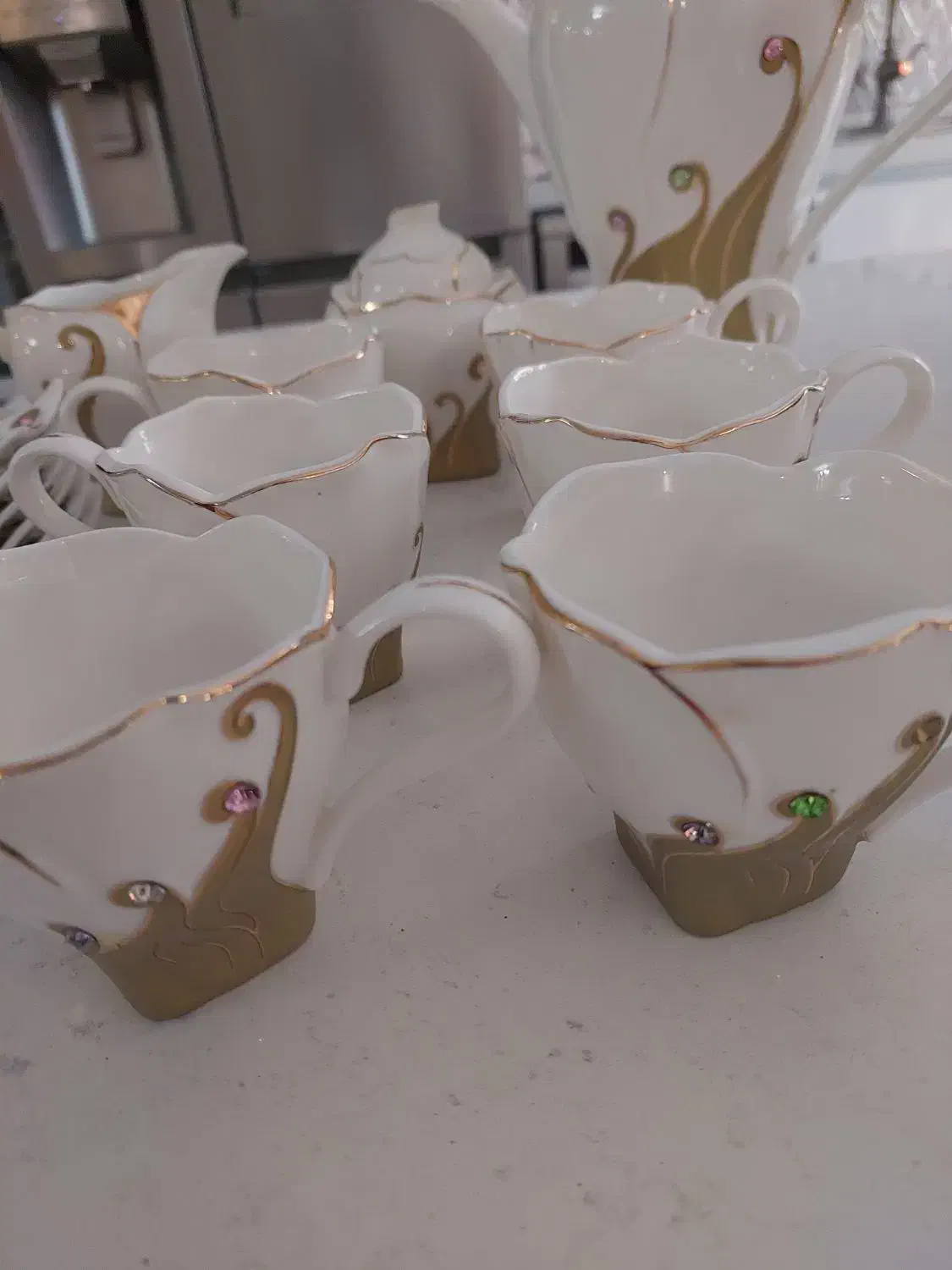 یک سرویس. چایخوری . نگین دار خارجی|ظروف سرو و پذیرایی|کوهسار (البرز), |دیوار