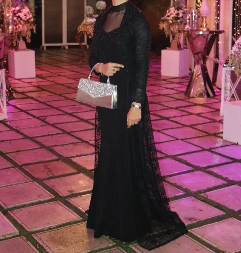 پیراهن مجلس|لباس|ری, اقدسیه|دیوار