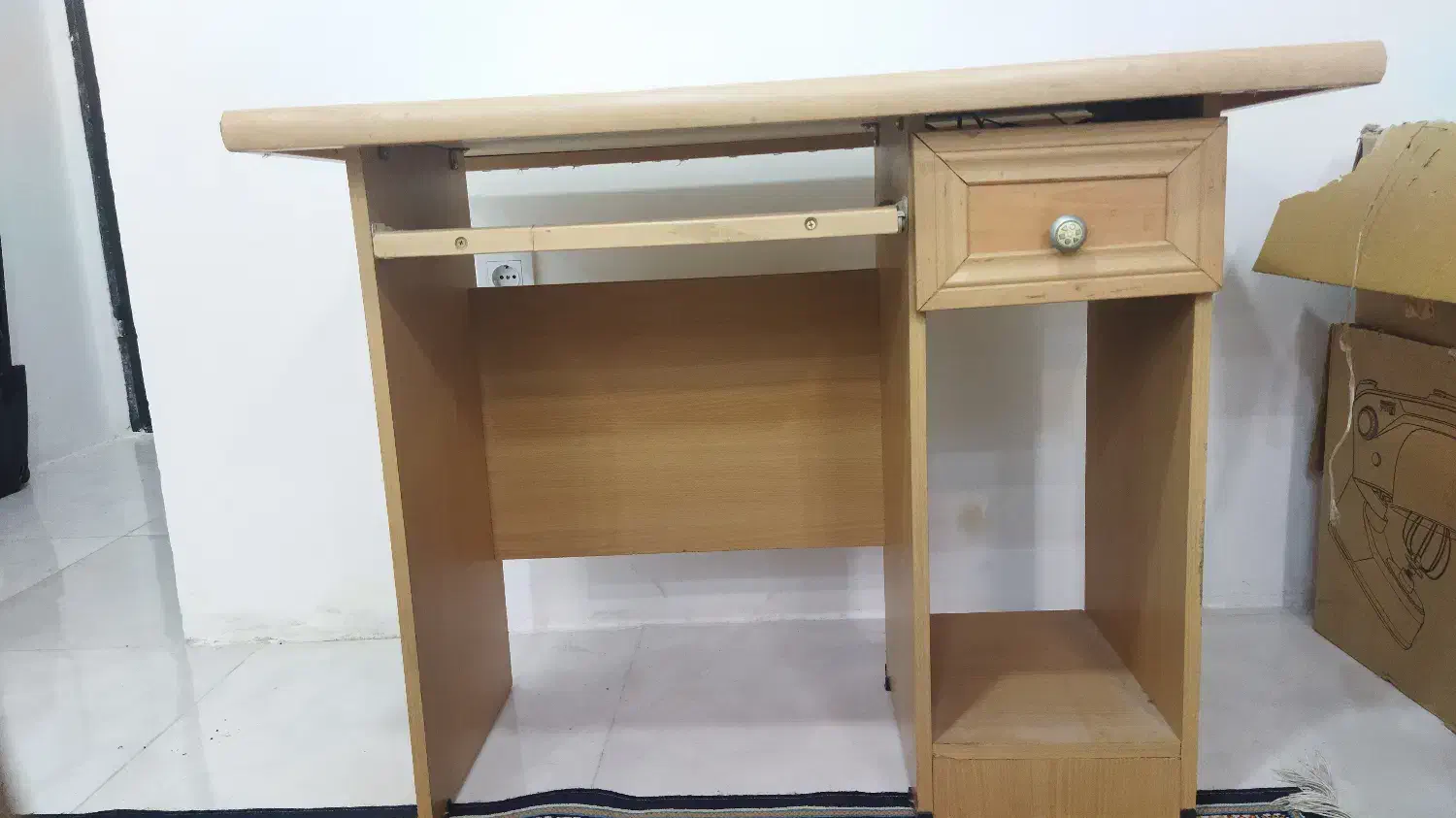 میز کامپیوتر تمیز و سالم|میز تحریر و کامپیوتر|کازرون, |دیوار