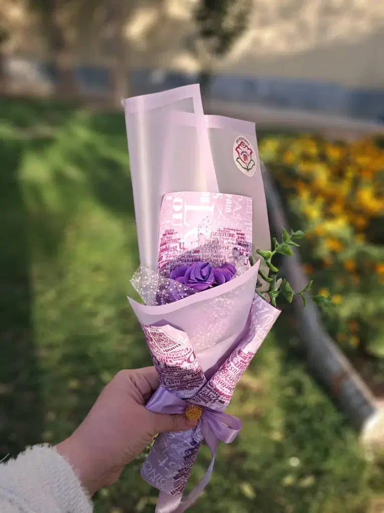تک شاخه گل برای روز دختر|گل مصنوعی|شهرکرد, |دیوار