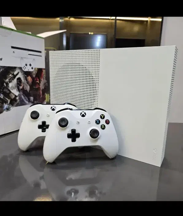 Xbox one s 1t ایکس باکس وان است|کنسول، بازی ویدئویی و آنلاین|قم, شهرک مهدیه (مدرس)|دیوار