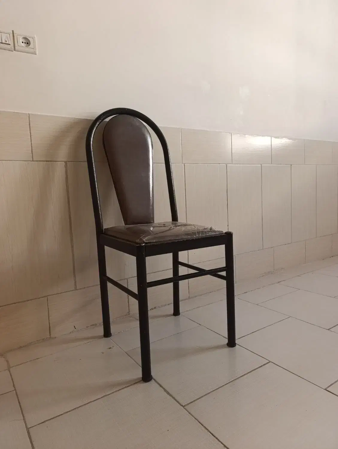 صندلی فلزی|صندلی و نیمکت|شهرکرد, |دیوار