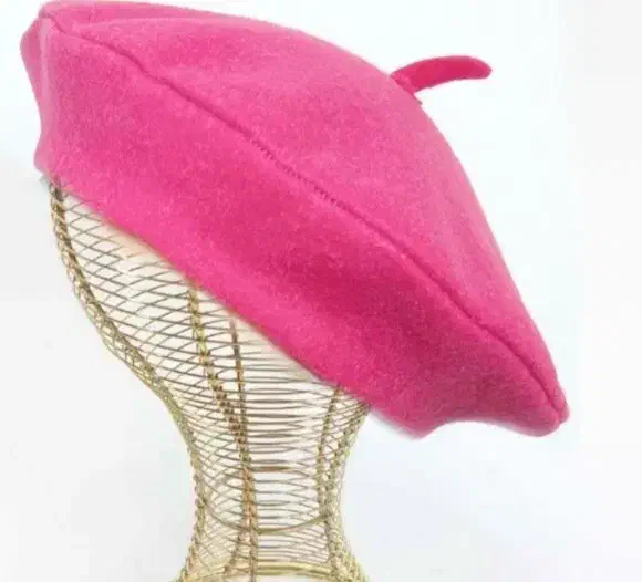 کلاه فرانسوی|لباس|سبزوار, طبرسی (جعفرآباد)|دیوار