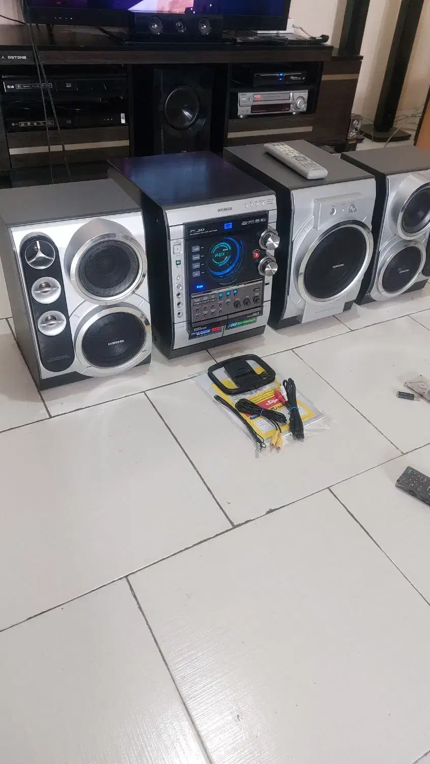 Samsung 4700 وات فلشخور بلوتوثدار کاملا سالم|سیستم صوتی خانگی|تهران, امام زاده عبدالله|دیوار